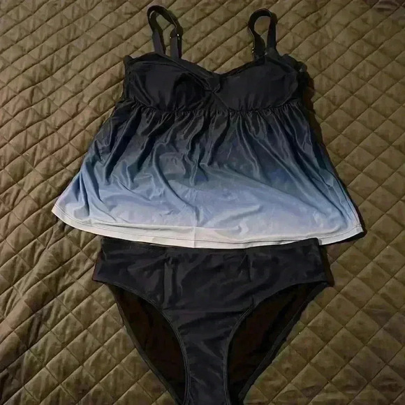Women’s swim suit - Picture 1 of 4